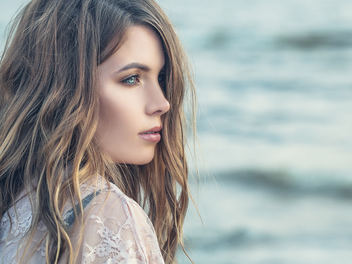 Woman with dirty-blonde, wavy hair.
